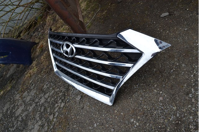 Решетка радиатора 86351D7600 Hyundai/Kia