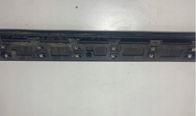 Купить LR116796 Land Rover Молдинг двери передней правой нижний