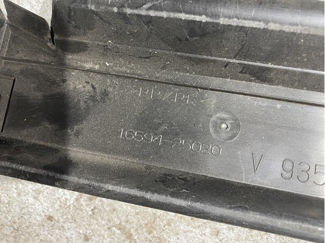 Воздуховод/дефлектор радиатора, верхний на Toyota RAV4 V 