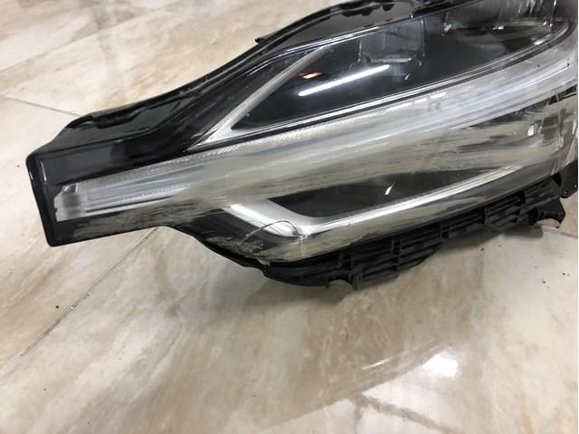 Левая фара 32133552 Volvo