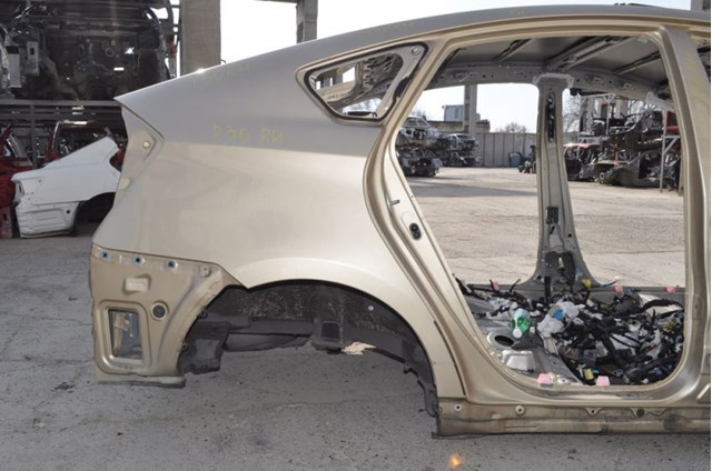 Parte de reparação de arco do pára-lama traseiro direito para Toyota Prius (ZVW30)