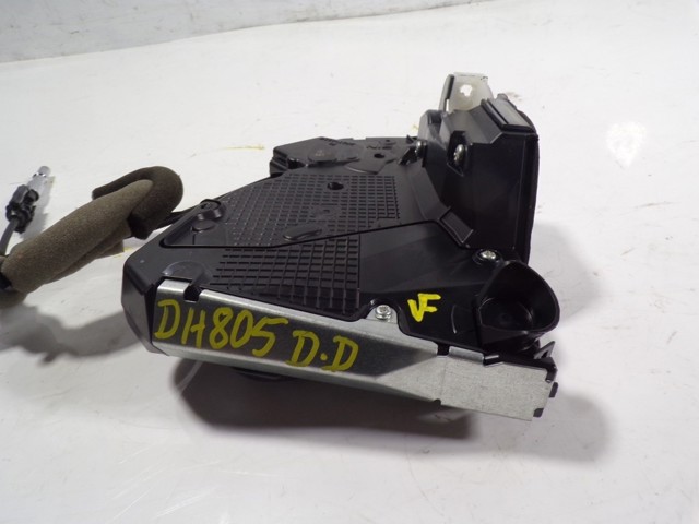 6903076041 Toyota Внутренний дверной замок