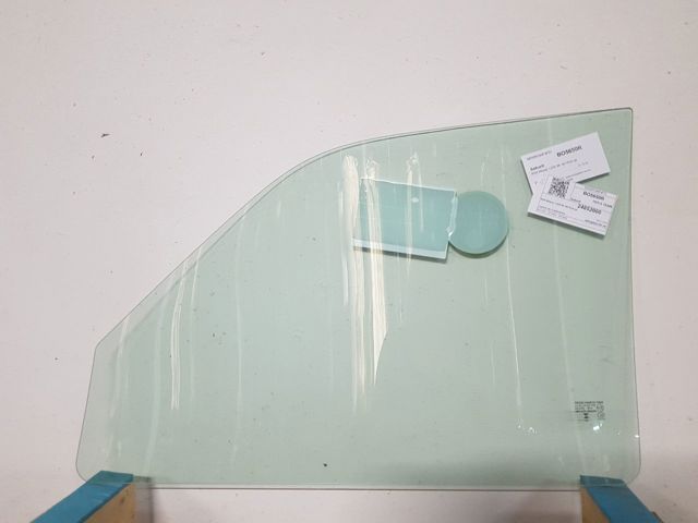 Стекло двери передней правой GS3737D302 XYG