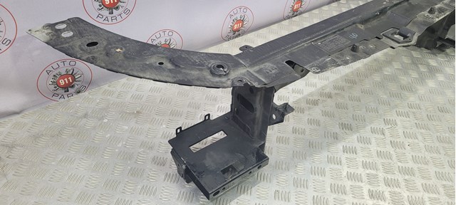 Рамка радиатора верхняя Land Rover LR049326
