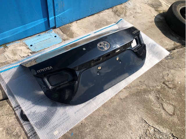 Купить 6440102A31 Toyota Крышка багажника