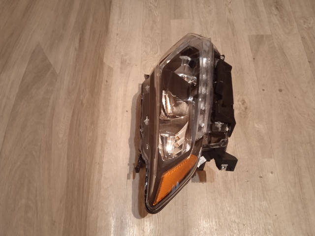 Правая фара 27X110E Polcar