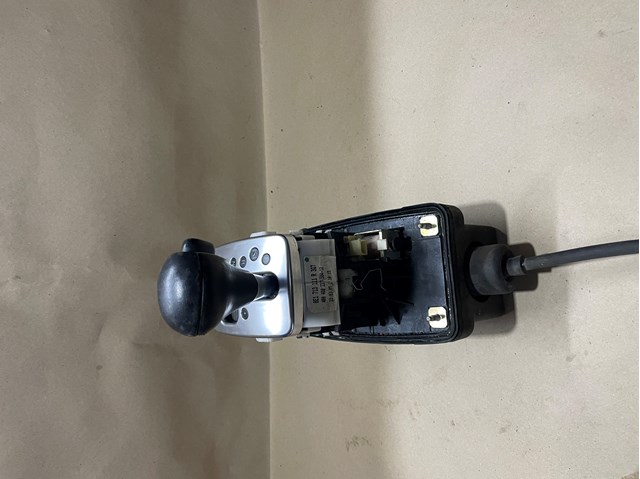 Купить 8E1713111R VAG 