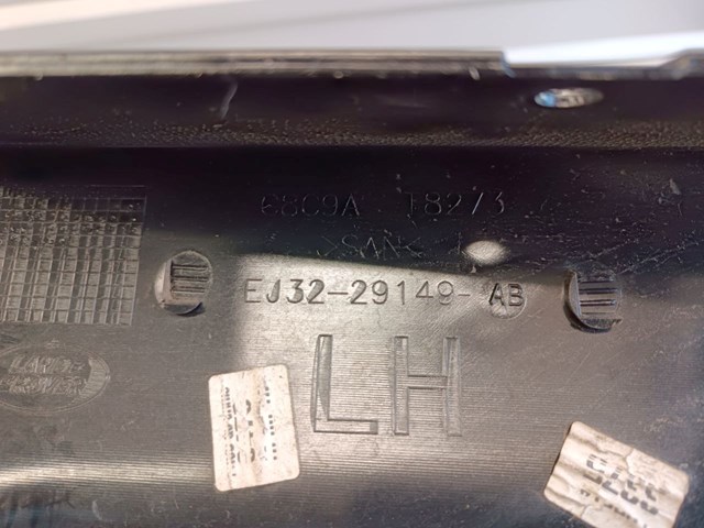 Молдинг заднего левого крыла Land Rover LR048706