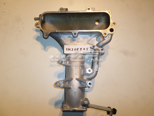 Патрубок воздушного фильтра на Mitsubishi Pajero IV LONG V90