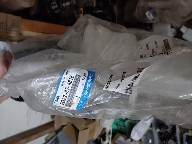 EG2267481E Mazda Бачок омывателя стекла