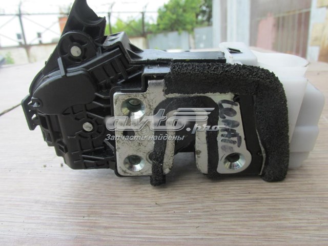 Замок двери задней левой 814101M020 Hyundai/Kia