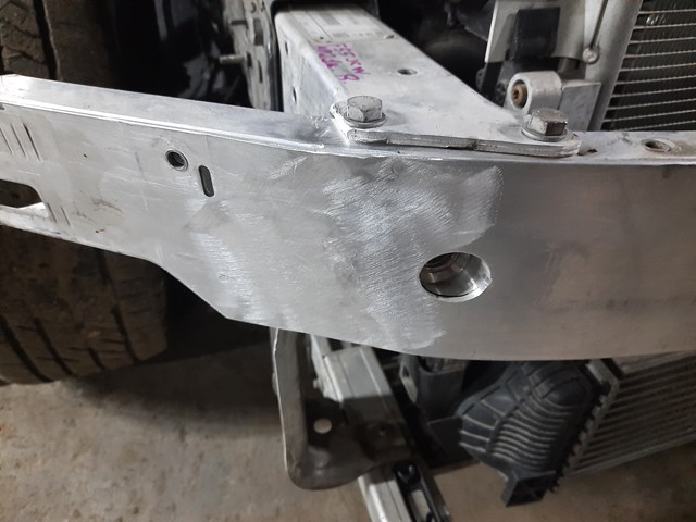 Усилитель переднего бампера 51117301577 BMW