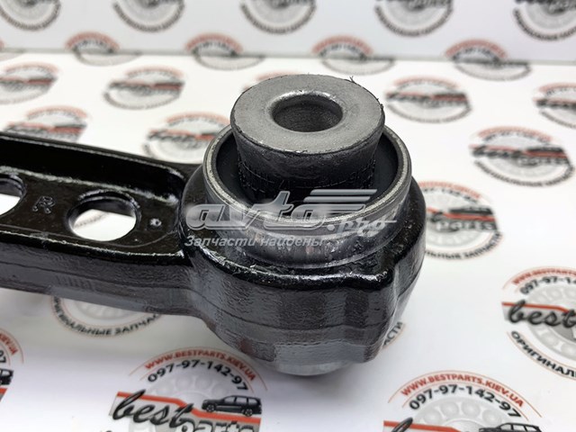 Нижний рычаг LR148056 Land Rover