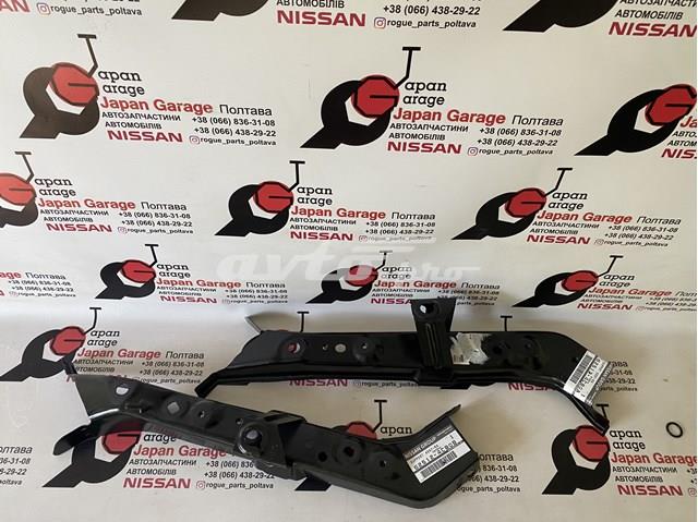 Кронштейн радиатора верхний правый 625124CB0B Nissan/Infiniti