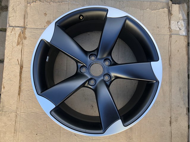 Диски на авто VAG 8J0601025DB
