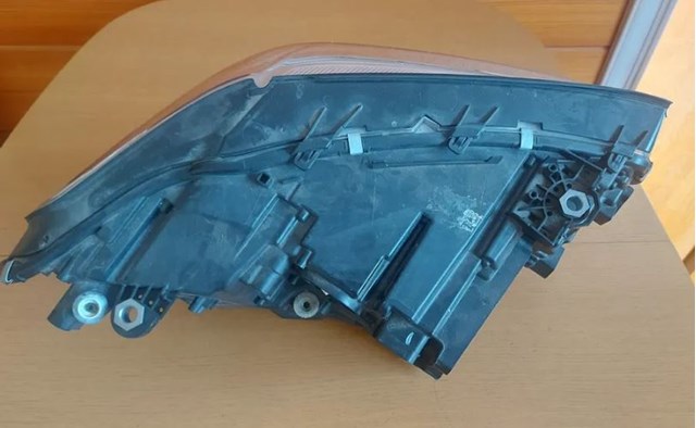 Левая фара 8739657 BMW