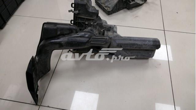 Воздухозаборник воздушного фильтра PE0113200 Mazda