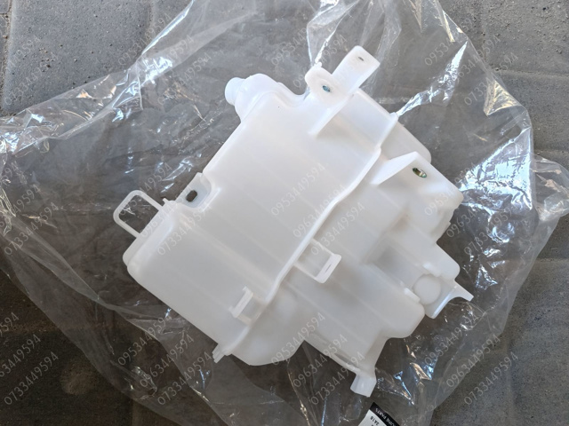 Бачок омывателя GJR967481A Mazda
