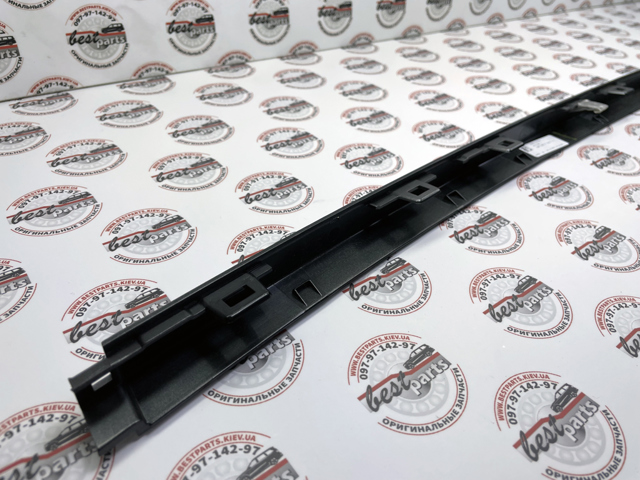Купить LR098541 Land Rover Молдинг бампера переднего левый
