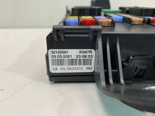 Коробка предохранителей Volvo 32142591 цена, от 25.34 USD