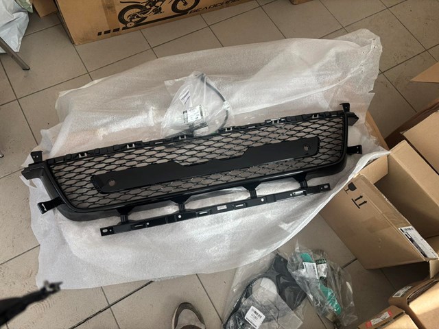LR099208 Land Rover Решетка переднего бампера, нижняя
