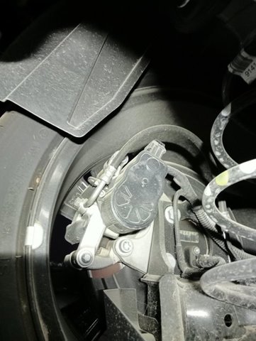 Суппорт задний левый 9819060880 Peugeot/Citroen