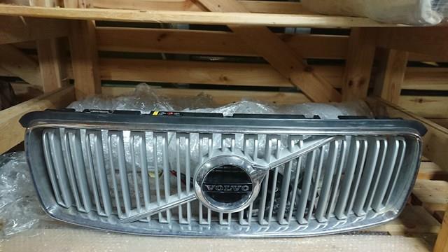 Решетка радиатора 32365370 Volvo