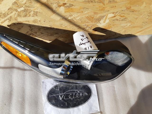 Правая фара 92102D9140 Hyundai/Kia