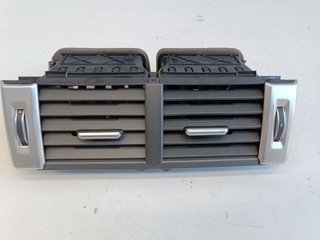 LR074976 Land Rover Решетка воздуховода
