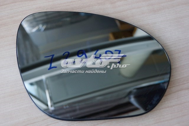 Зеркальный элемент зеркала заднего вида правого Nissan 963651KA1A