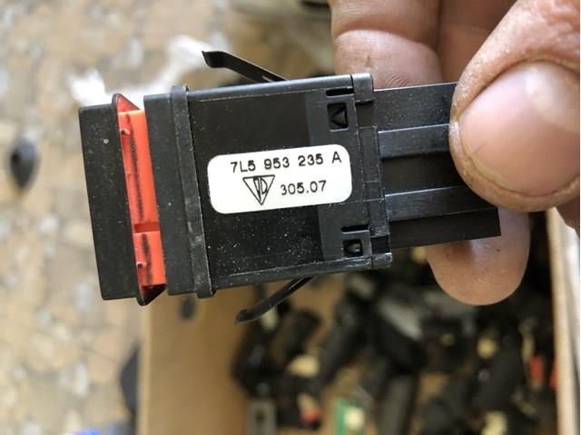 7L5953235A Porsche Аварийная кнопка