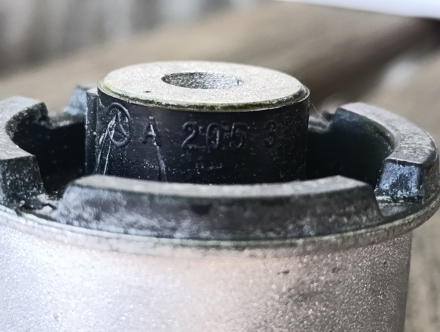 Сайлентблок верхнего рычага передней подвески Mercedes A2053330314 цена, от 21.28 USD