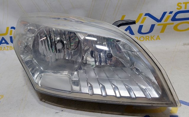 Фара правая Renault (RVI) 260100017R
