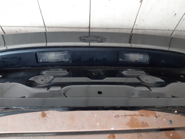 Крышка багажника на Subaru Legacy IV 