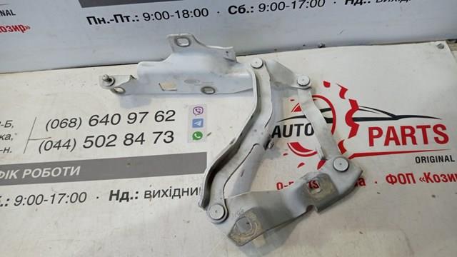 Правая петля капота  Land Rover LR080203