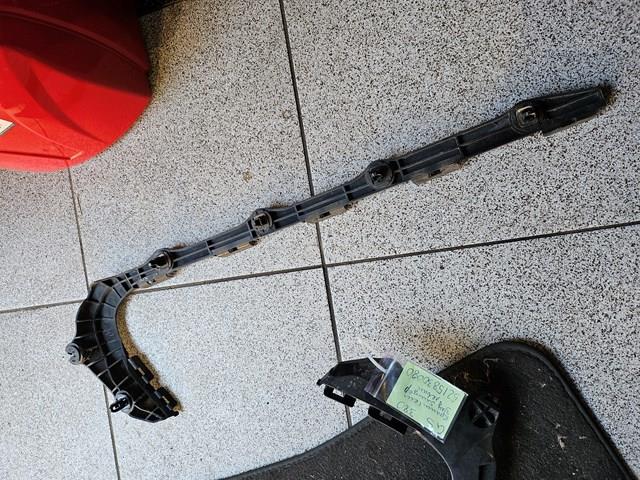 Soporte de parachoques trasero exterior derecho 5215730060 TOYOTA