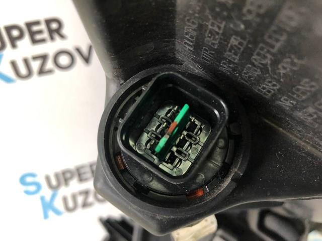 Правая фара 921021R010 Hyundai/Kia