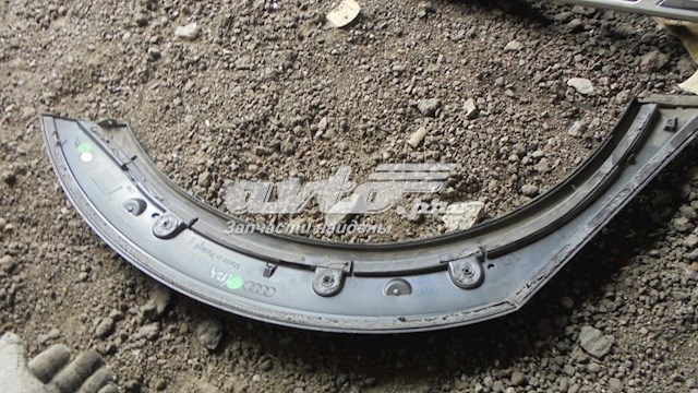 Купить 8K9853818AV7W VAG Молдинг арки колеса заднего, правый