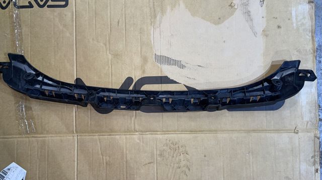 Кронштейн бампера заднего центральный 9J1807863 Porsche