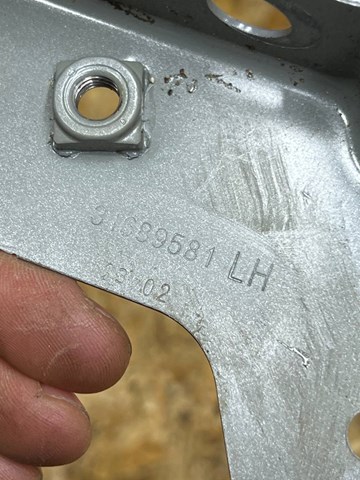 Кронштейн суппорта радиатора нижний Volvo 31108726 цена, от 70.30 USD
