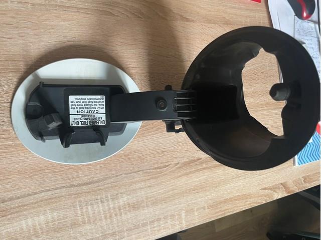 Лючок (дверца) бензобака Subaru 57602SJ000 цена, от 5.07 USD