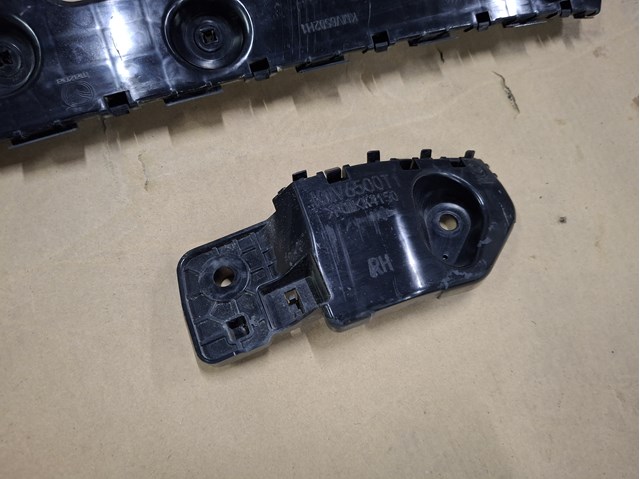 Направляющая переднего бампера правая KMV6500T1 Mazda