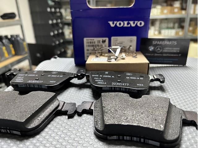 Задние тормозные колодки 32379535 Volvo