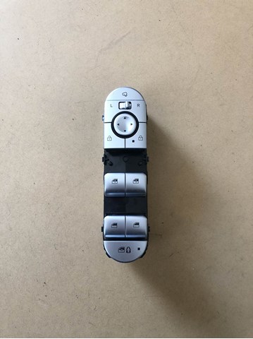 Кнопочный блок управления стеклоподъемником передний левый Hyundai/Kia 93571GI380LS5 цена, от 107.22 USD