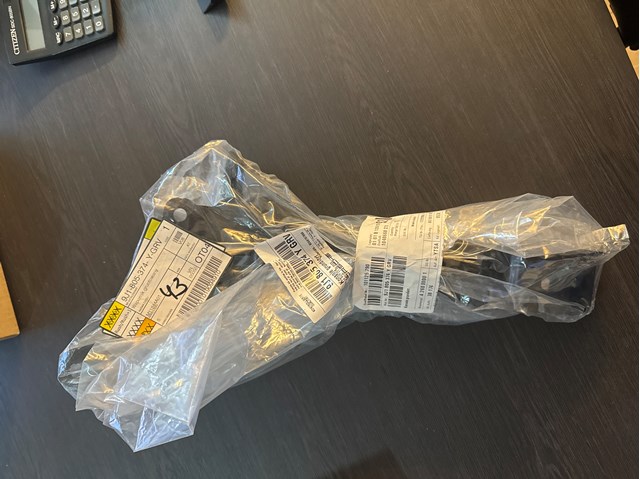 Кронштейн крепления крыла переднего правого передний Porsche 9J1805374YGRV цена, от 114.03 USD