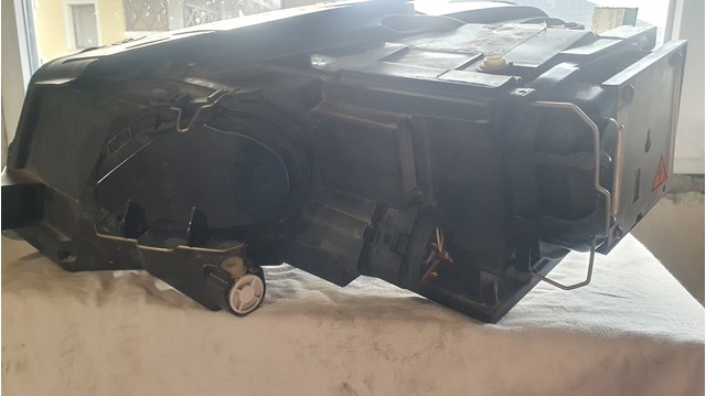 Правая фара 3C0941752G VAG
