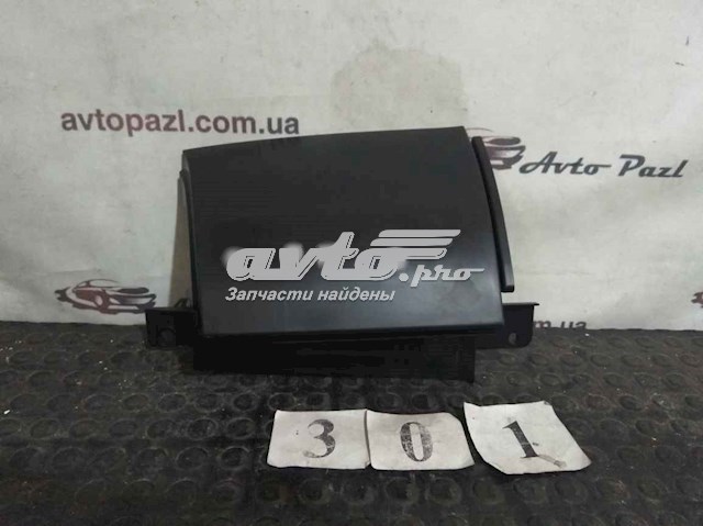 781289U00H Nissan placa sobreposta debaixo de lanterna traseira direita