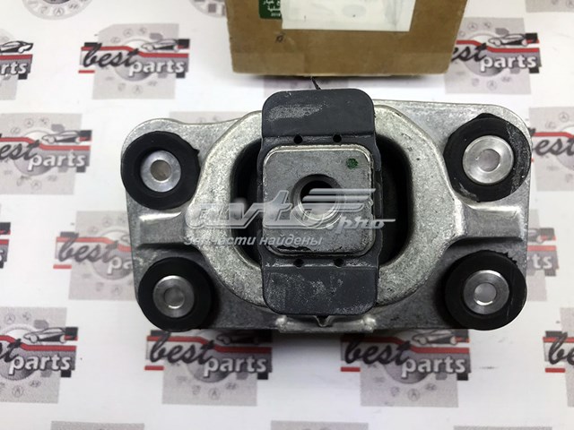 Подушка (опора) двигателя правая нижняя LR123915 Land Rover
