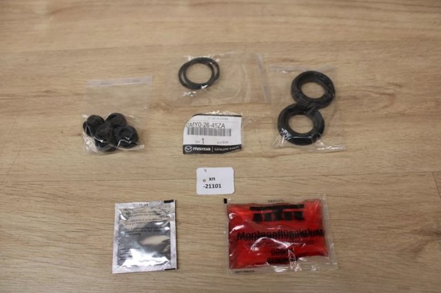 Ремкомплект суппортов Mazda GMY02646ZA цена, от 29.08 USD