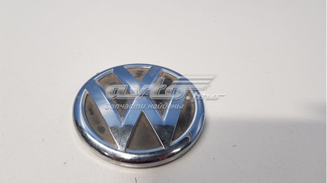 Эмблема крышки багажника (фирменный значок) на Volkswagen Jetta IV 